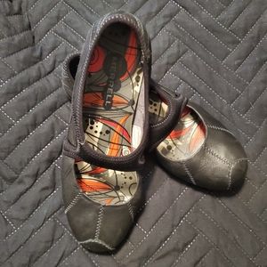 Ladies Sz 7.5 Merrell Mary Jane Slip Ons